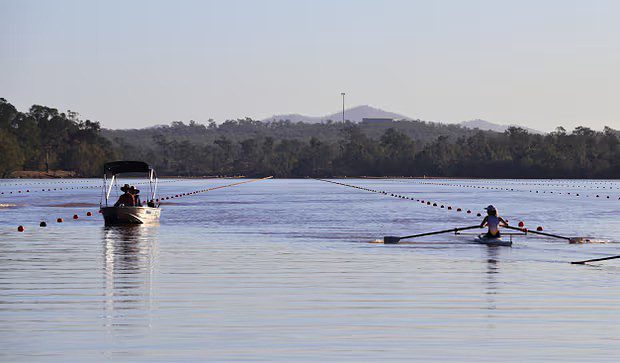 Brisbane mantém remo em rio com crocodilos apesar dos riscos
