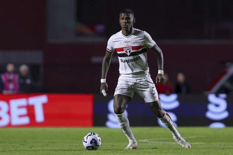 Arboleda custa R$ 800 mil mensais parado enquanto foge da rescisão