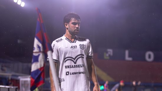Rescisão de William Júnior expõe dilema orçamentário do Santa Cruz na Série C