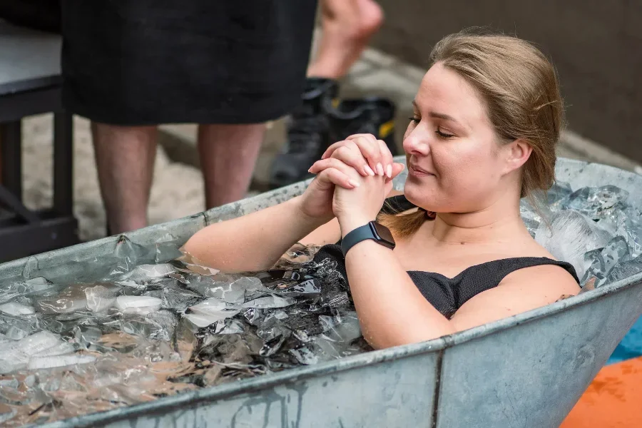 Banhos gelados na banheira de casa Atletas revelam segredos da crioterapia