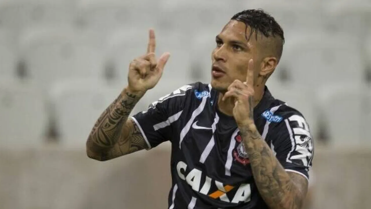 Deyverson e Neymar em disputa de bola durante clássico Santos x Palmeiras no Campeonato Paulista