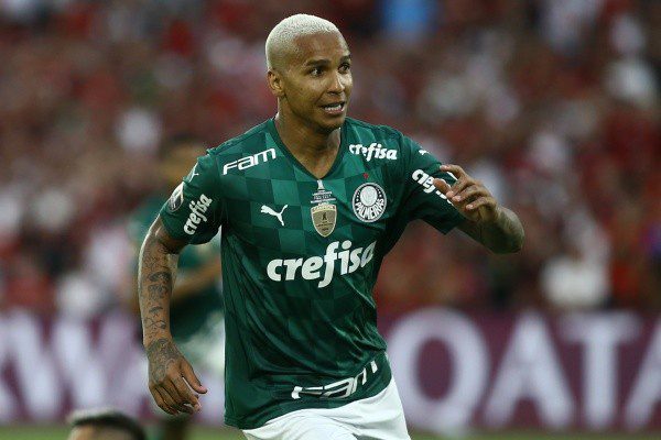 Rivais históricos em clássicos paulistas Deyverson defende Neymar e relembra riv