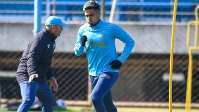Grêmio avalia venda de Arezo por R$ 35 milhões para equilibrar contas