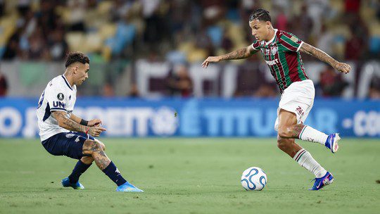 Protestos no CT do Fluminense repetem ciclo de pressão que marca última década