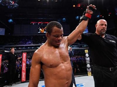 Lesão compromete performance desde o primeiro round Ulberg pode perder cinturão