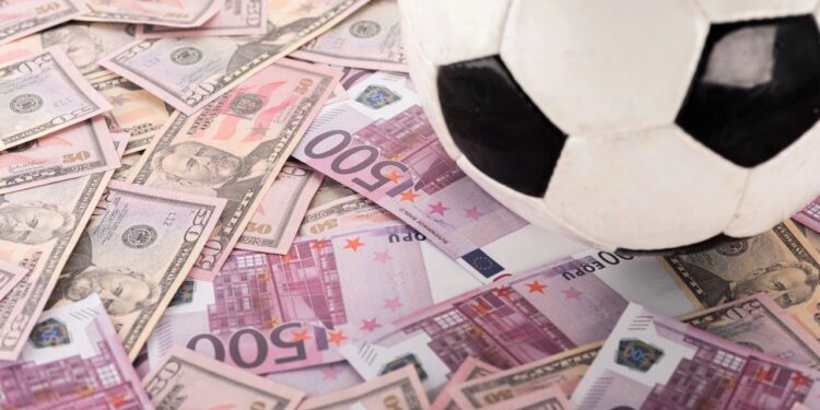 Estratégias opostas revelam cenários financeiros distintos Flamengo investe pesa