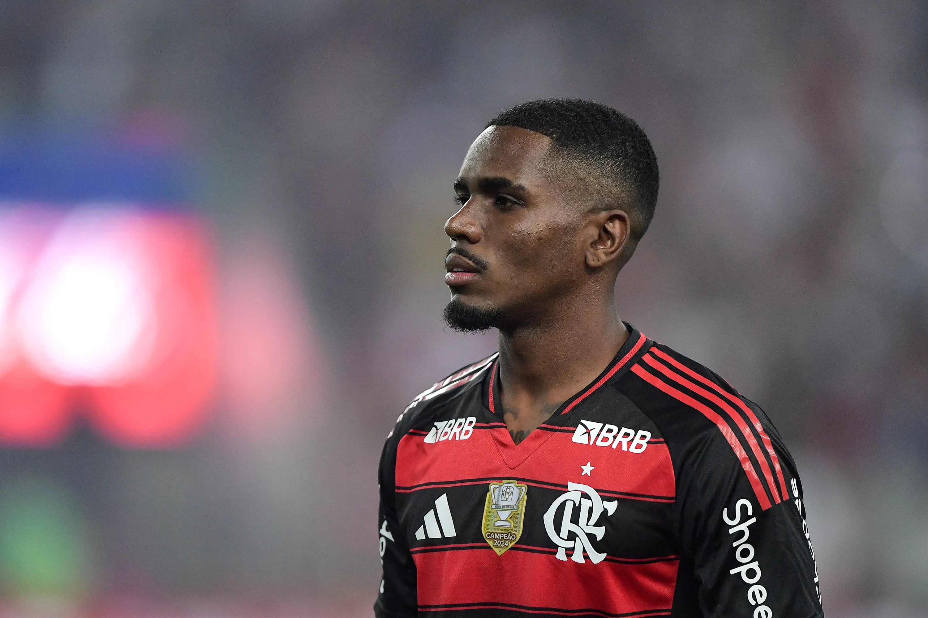 O fenômeno Evertton Araújo e a nova hierarquia A guerra no meio-campo que transf