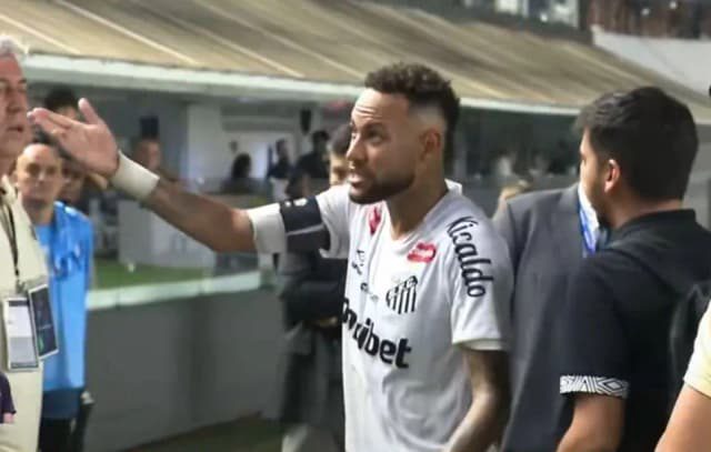 Comportamento de Neymar vira alvo de cobrança Torcida Jovem cobra elenco do Sant