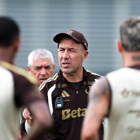 Leonardo Jardim encontrou solução tática na ausência de Jorginho Ausência de Jor