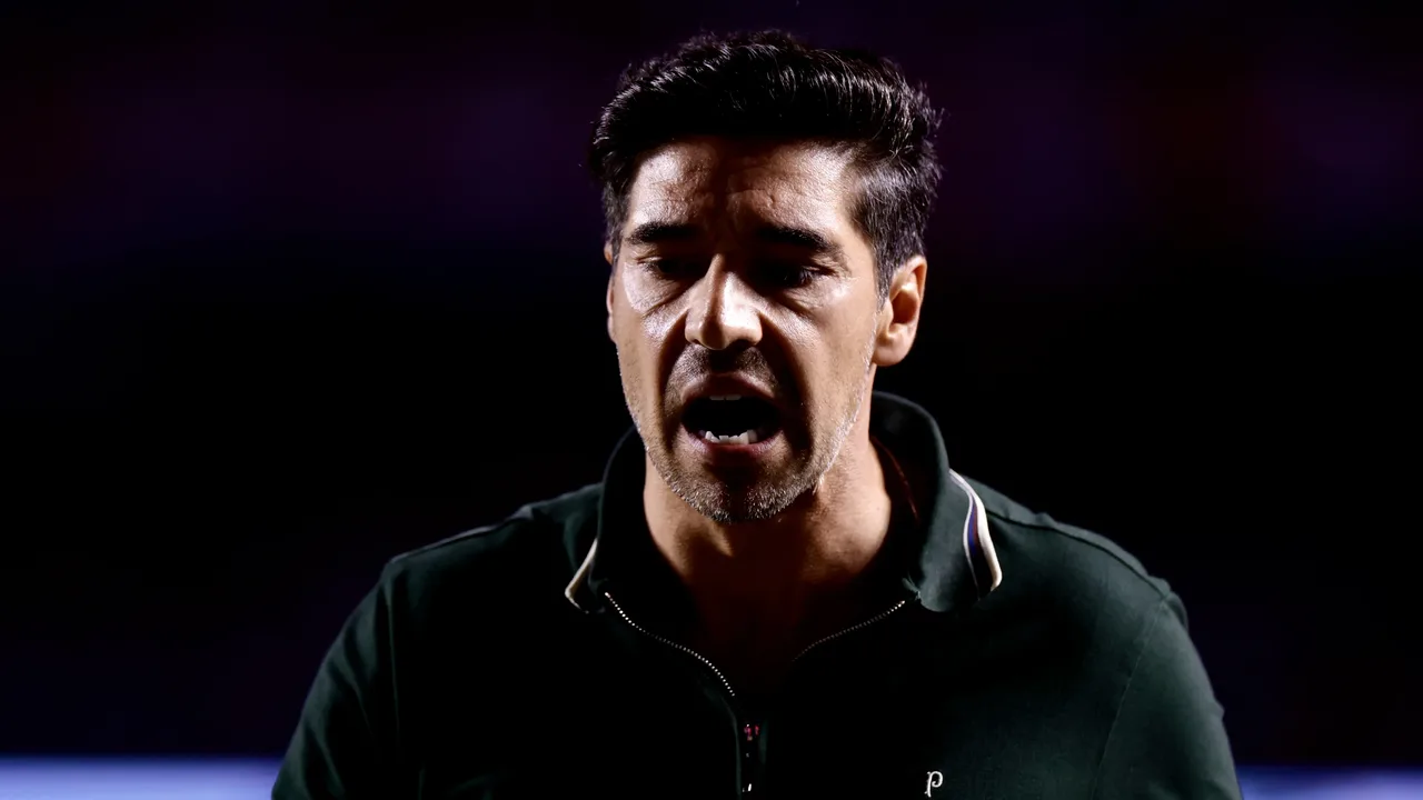 Abel Ferreira durante entrevista coletiva após vitória do Palmeiras sobre Sporting Cristal pela Copa Libertadores em Lima