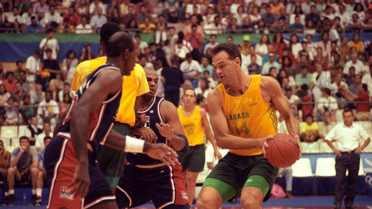 Números que definem um abismo técnico Oscar Schmidt deixa vazio no basquete qu