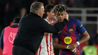 Hansi Flick transforma defesa do Barcelona na arma secreta rumo ao título