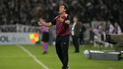 Sequência de expulsões expõe clima tenso no elenco de Fernando Diniz no Corinthians