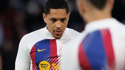 Vitor Roque e Paulinho seguem cronograma rigoroso para volta aos gramados