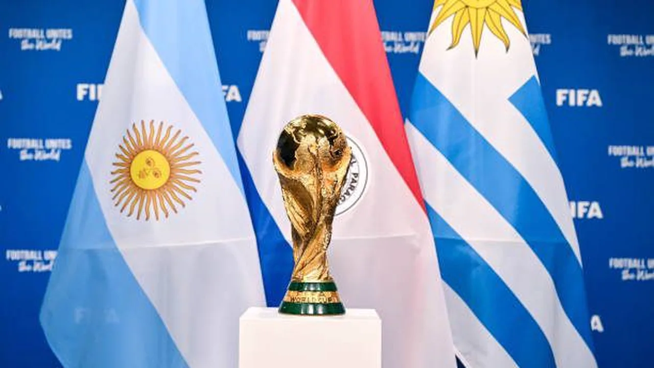 Bandeira do Irã tremulando em estádio durante partida da seleção iraniana na Copa do Mundo