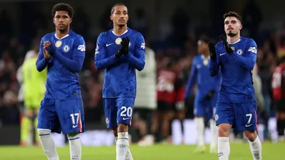 Carrick prospera enquanto Rosenior tropeça no comando de United e Chelsea