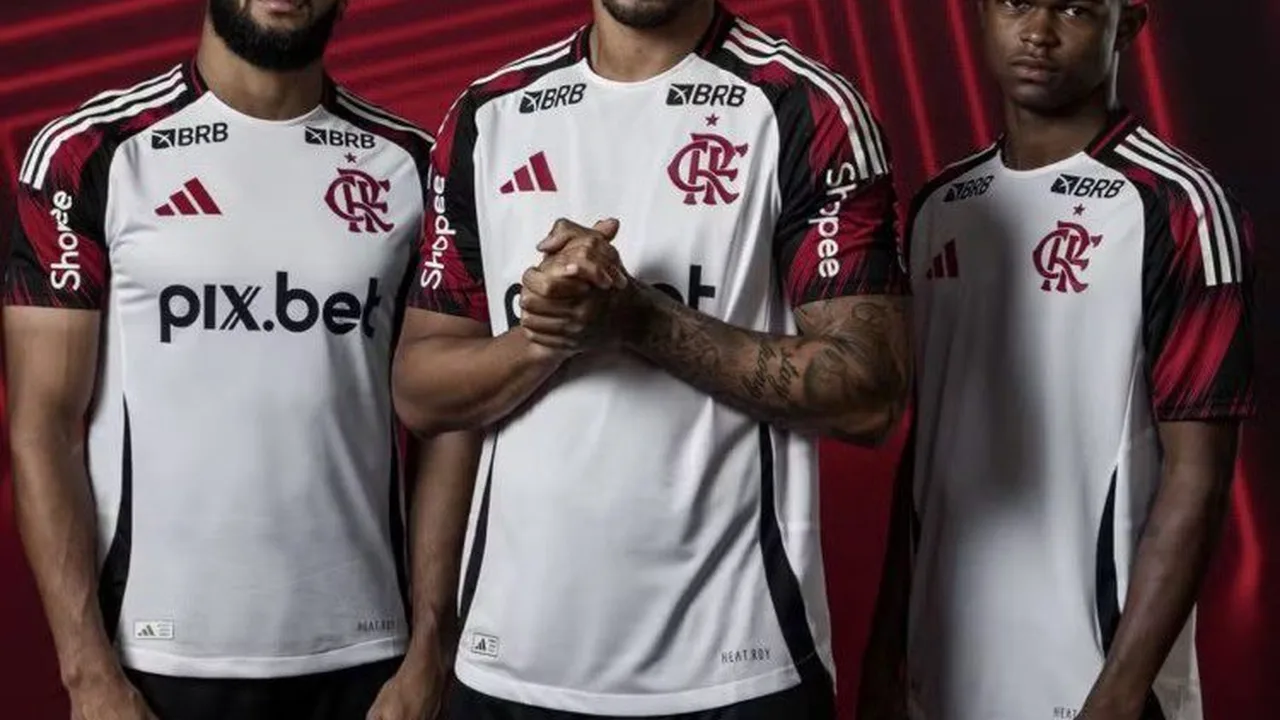 Camisa 14 do Flamengo aposentada em homenagem a Oscar Schmidt nas quadras de basquete do clube carioca