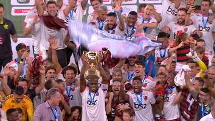O peso técnico de uma trajetória única Flamengo aposenta camisa 14 e une modali