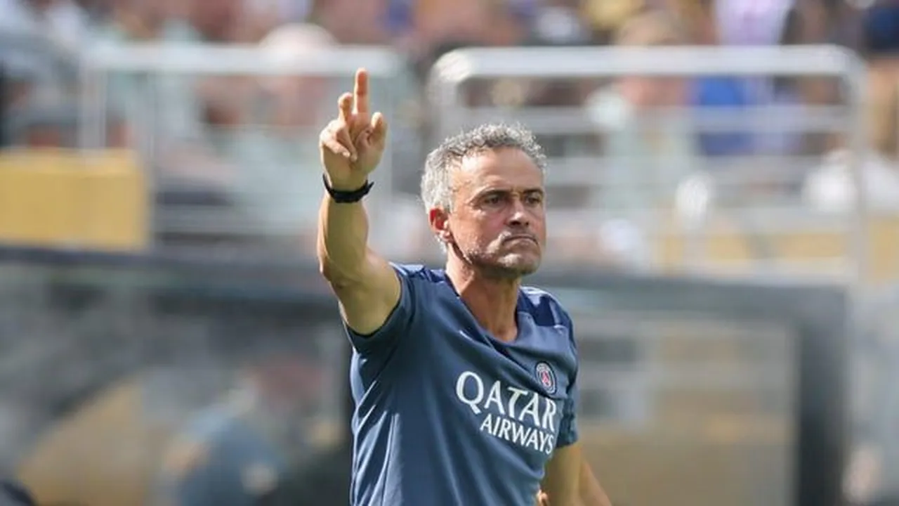 Luis Enrique em entrevista coletiva do PSG falando sobre confronto contra Endrick e o Lyon no Parque dos Príncipes