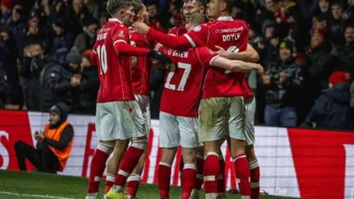 Wrexham persegue jackpot de R$ 800 milhões com acesso à Premier League