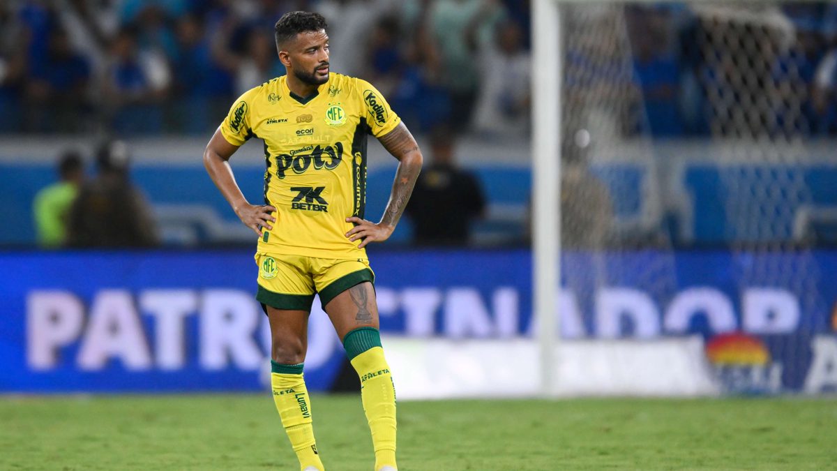 Base resolve quando contratações não funcionam Arthur sofre pênalti e pressiona