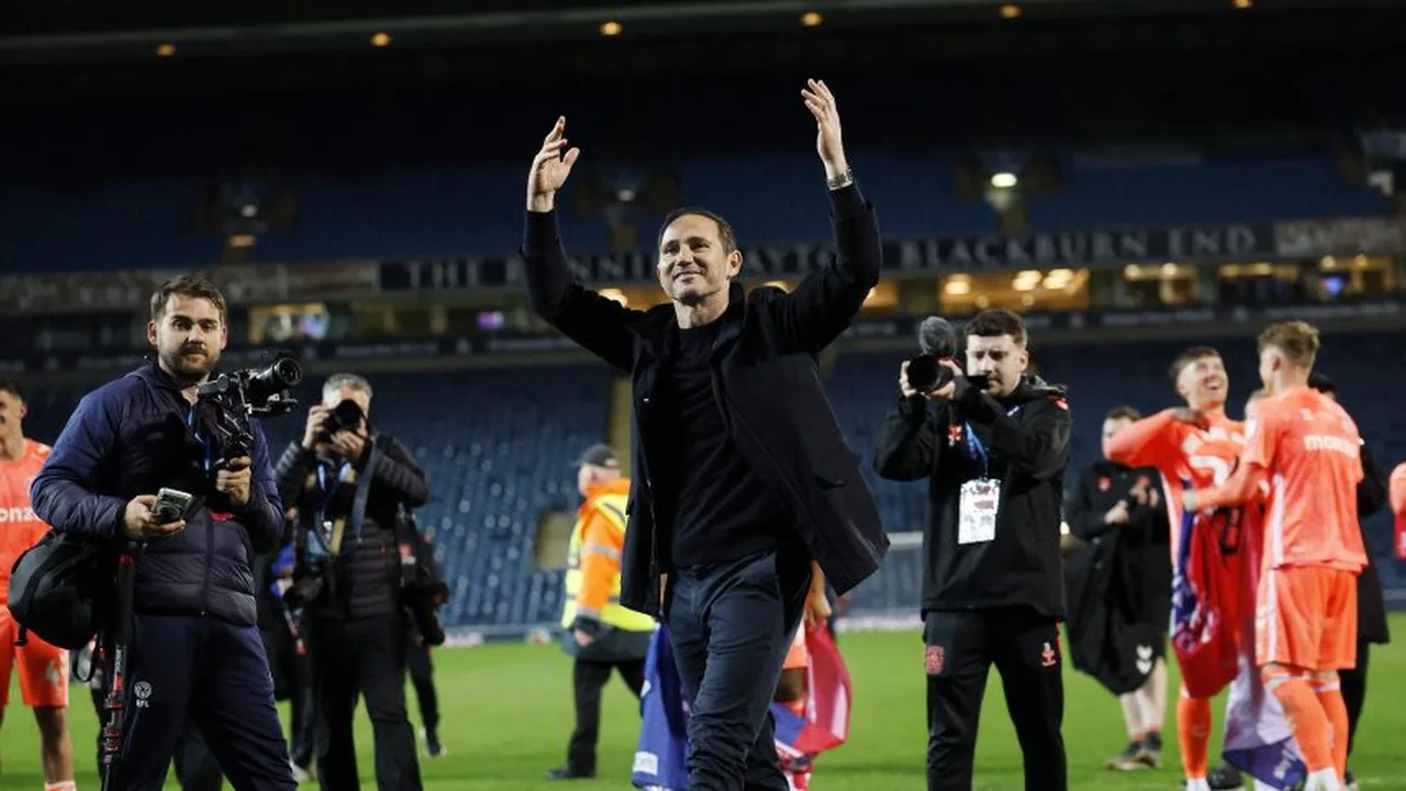 Frank Lampard comemorando acesso do Coventry City à Premier League após empate com Blackburn
