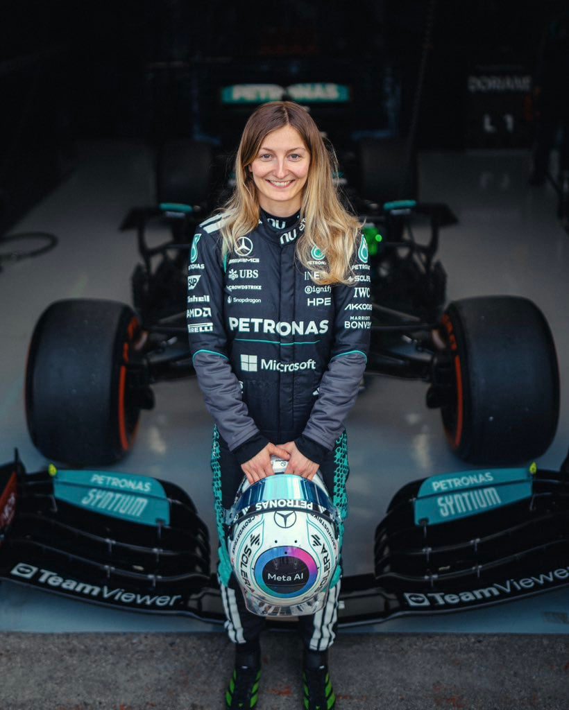 Da F4 francesa ao cockpit da Mercedes Doriane Pin marca história como primeira