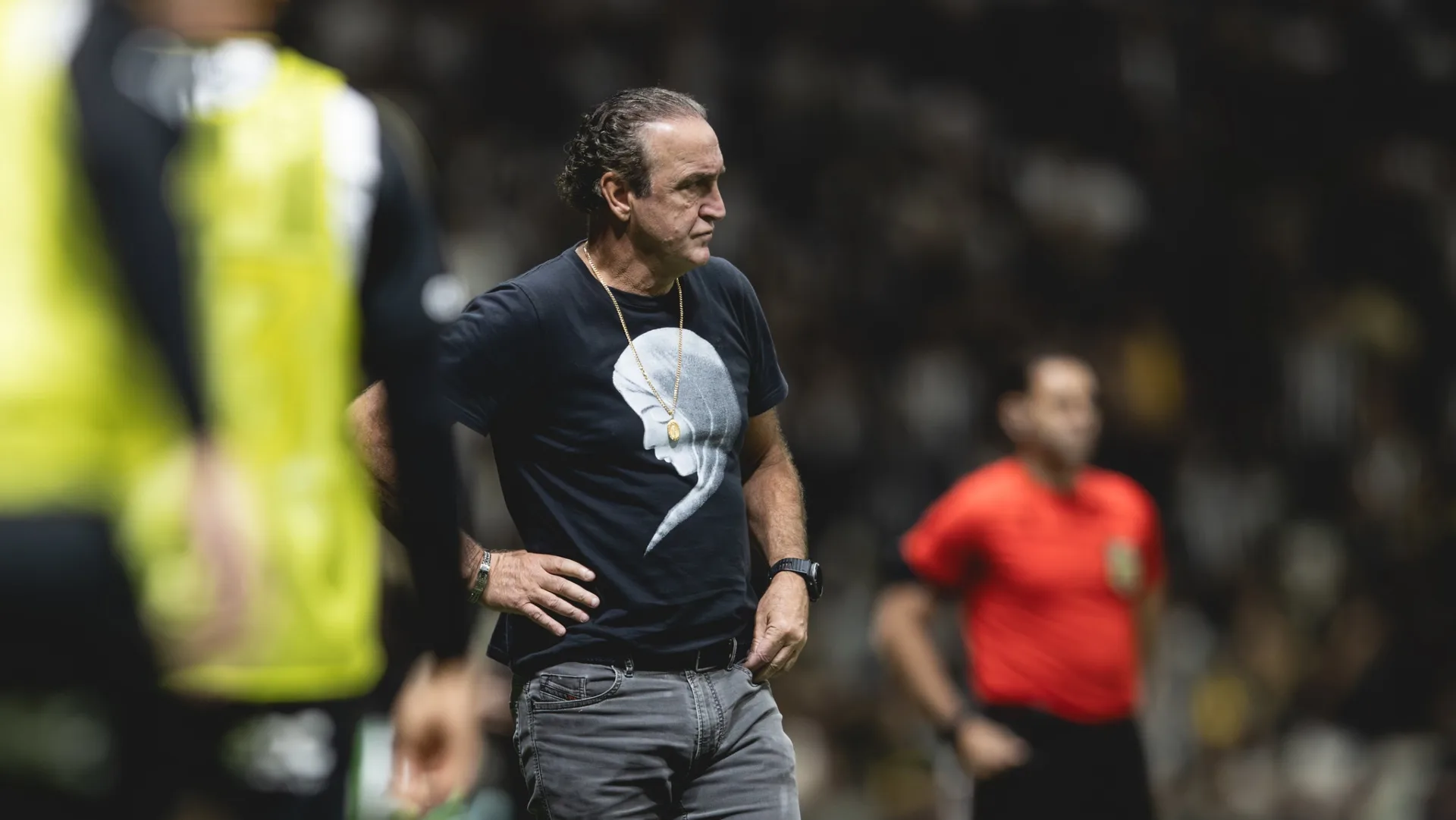 Santos apresenta defesa mais frágil em cinco anos Zubeldía reforça meio-campo do