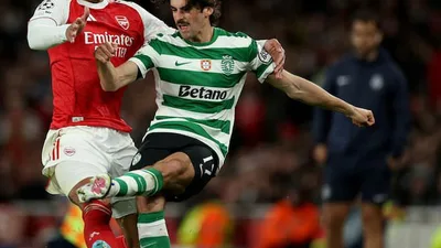 Arsenal enfrenta dilema tático entre título inglês e Champions League