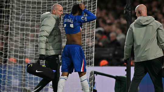 Ciclo de lesões compromete evolução no Chelsea Nova lesão de Estêvão no mesmo lo