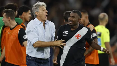 Renato Gaúcho vira três jogos no Vasco com tática das substituições certeiras