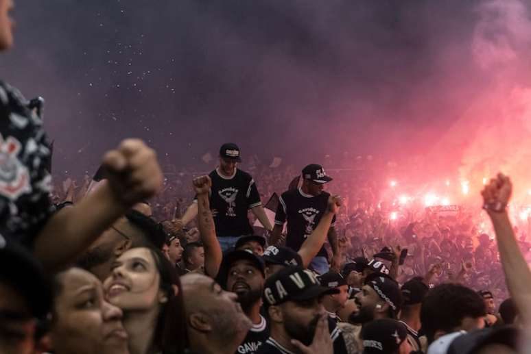 Corinthians surpreende em recursos humanos Flamengo lidera em equipamentos médic