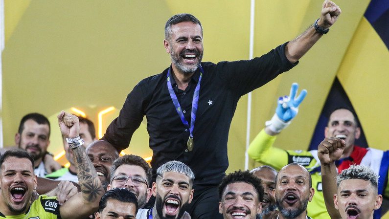 Os números contradizem o discurso otimista Artur Jorge pede paciência ao Cruzeir