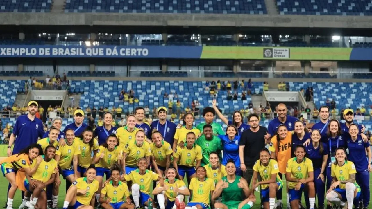 Jogadoras da Seleção Brasileira Feminina comemorando título do FIFA Series na Arena Pantanal em Cuiabá