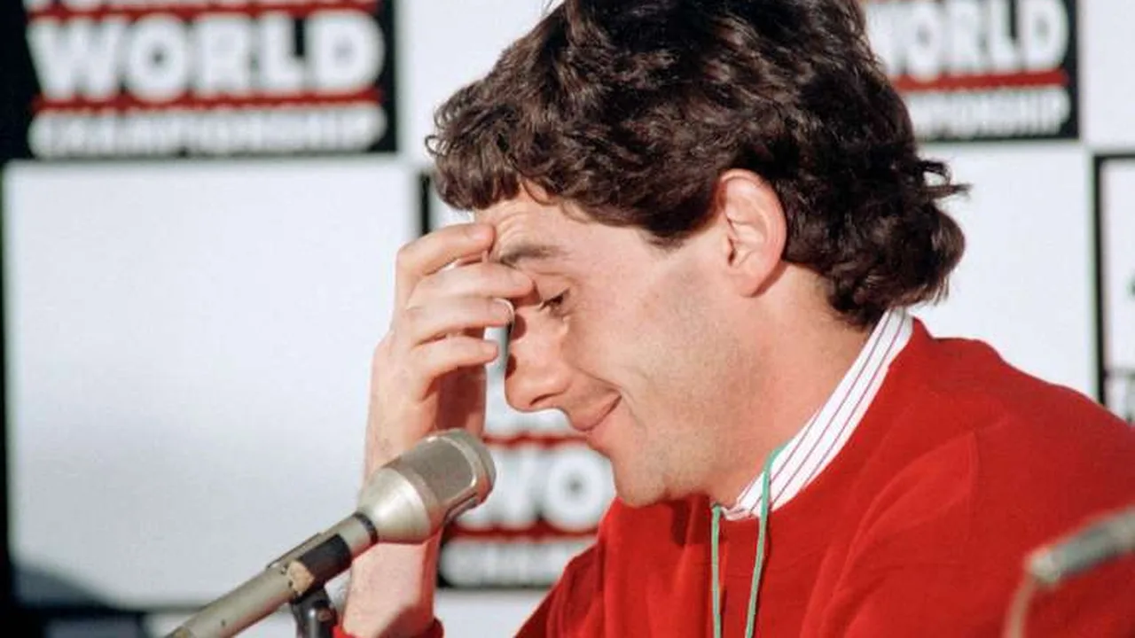 Ayrton Senna no cockpit da McLaren durante negociações com equipes em 1993, representando as decisões de carreira na F1