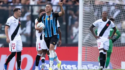 Carlos Vinicius defende Castro e quebra tradição de apoios vazios no Grêmio