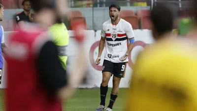 São Paulo pode perder Calleri e Arboleda em e precisa se mexer no mercado