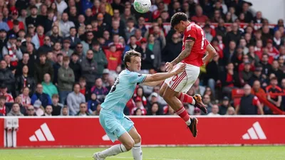 Nottingham Forest goleia Burnley por 3 a 1 com hat-trick de Gibbs-White