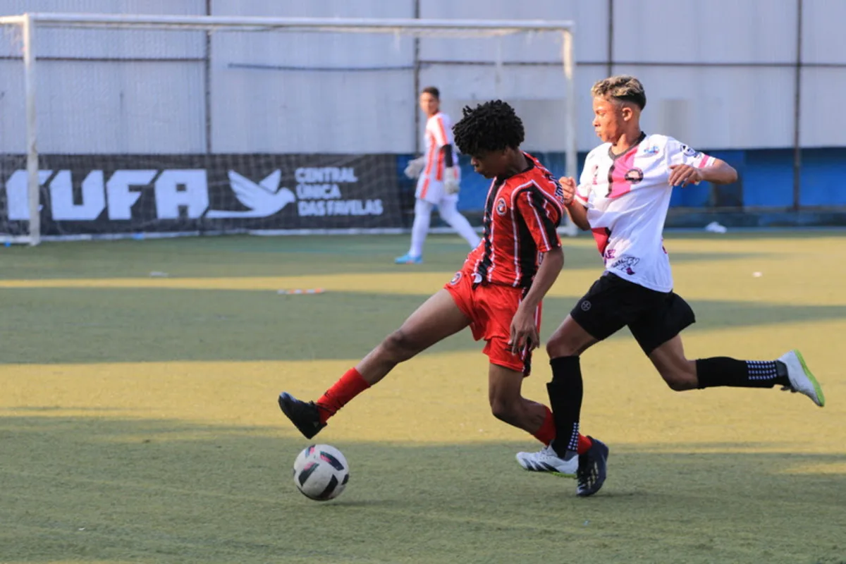 Fluminense equilibra formação e resultados Base do Corinthians supera Santos e F