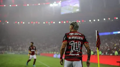 Arrascaeta homenageia Oscar Schmidt e resgata tradição histórica do Flamengo