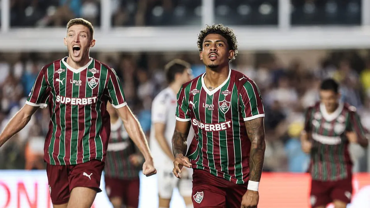John Kennedy comemorando gol pelo Fluminense na Vila Belmiro contra o Santos