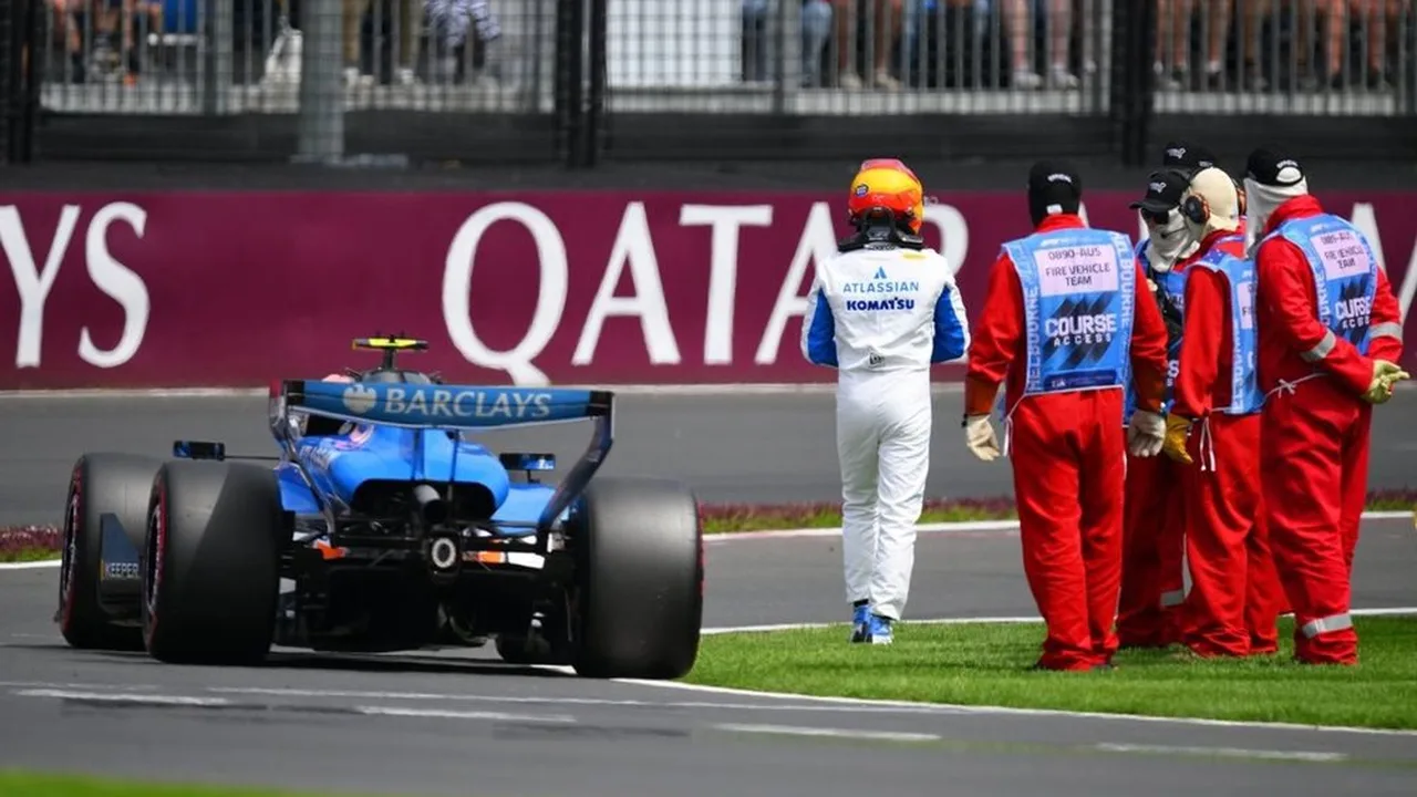 Carro da Williams na pista durante treino livre da Fórmula 1 com foco nos elementos aerodinâmicos