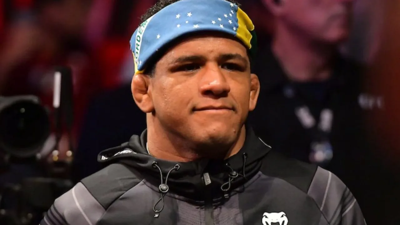 Gilbert Burns sendo recepcionado por família e amigos em aeroporto americano após anunciar aposentadoria do MMA profissional