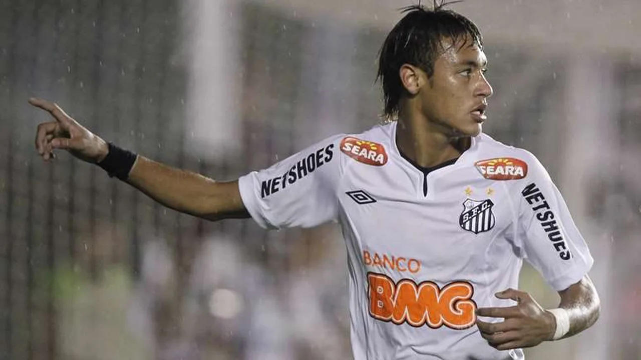 Neymar em ação pelo Santos durante partida do Campeonato Brasileiro na Vila Belmiro