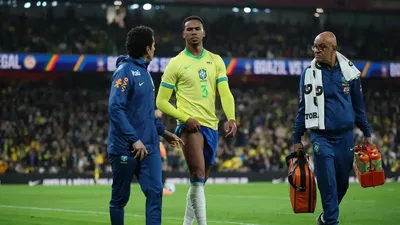 Gabriel Magalhães escapa do vermelho e expõe padrão da arbitragem inglesa