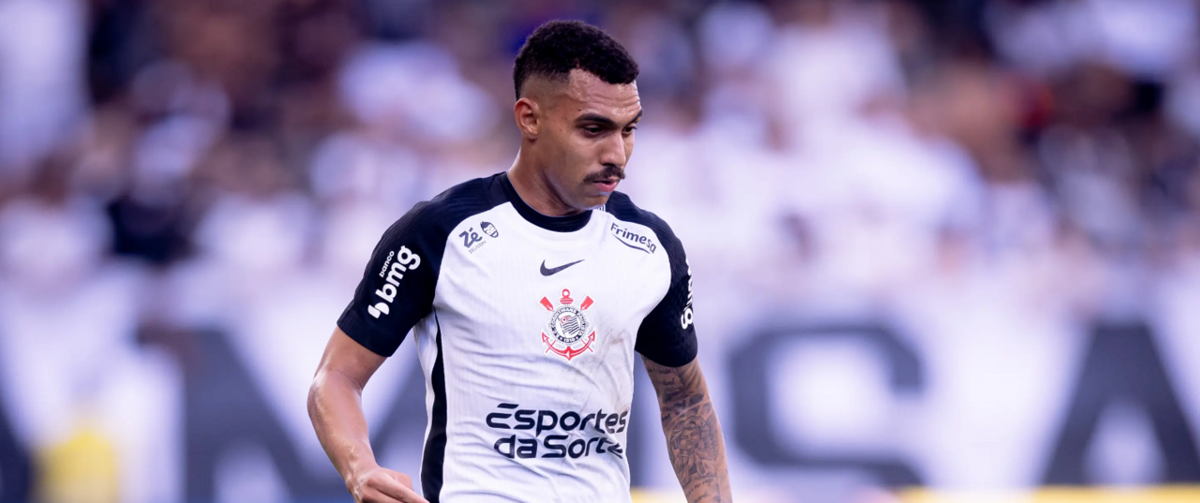 Matheuzinho carrega experiência da campanha vitoriosa Corinthians testa elenco n