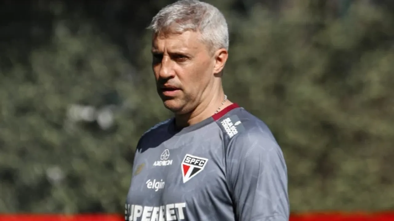 Jogadores do São Paulo e Flamengo em treinamento com foco em preparação física e cuidados médicos