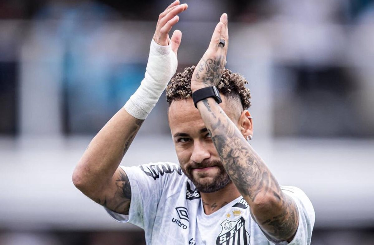Histórico de altos e baixos desde 2009 Neymar rebate críticas por gesto e expõe