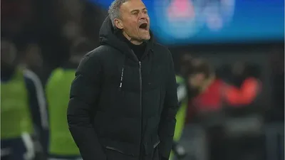 Ronaldinho exalta revolução de Luis Enrique no PSG campeão da Champions