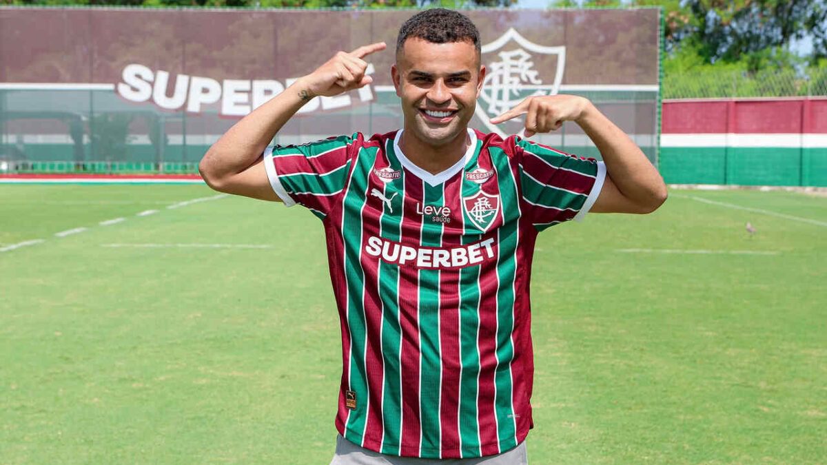 Alisson estreia no tripé e convence Tripé de volantes de Zubeldía funciona s